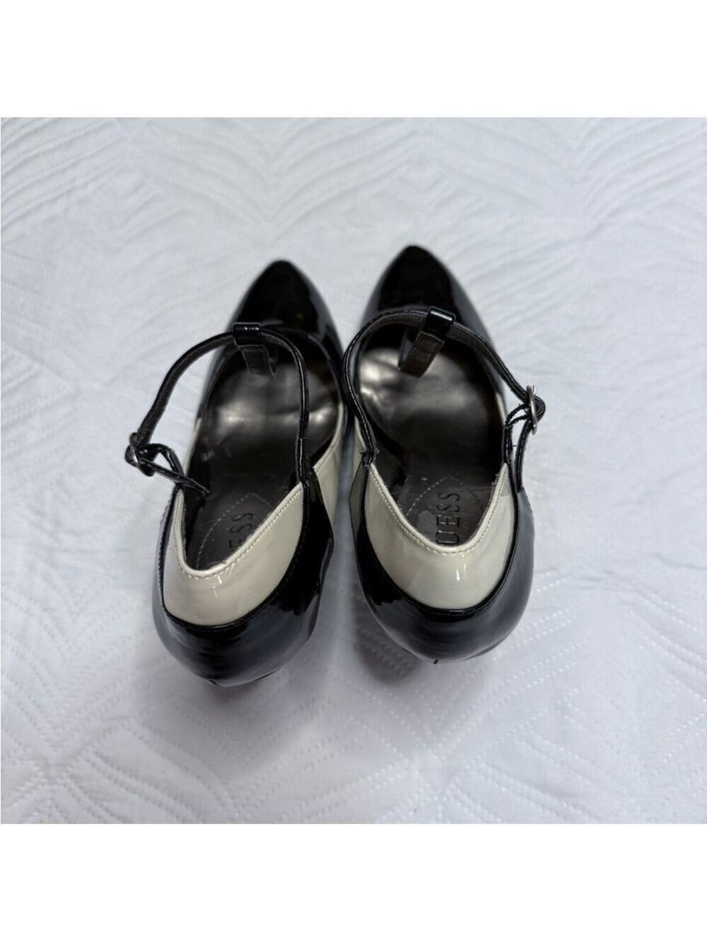 Guess Petra Women’s Black & Cream Patent Leather T-Strap Heel Pump. Size 8 - Picture 5 of 8